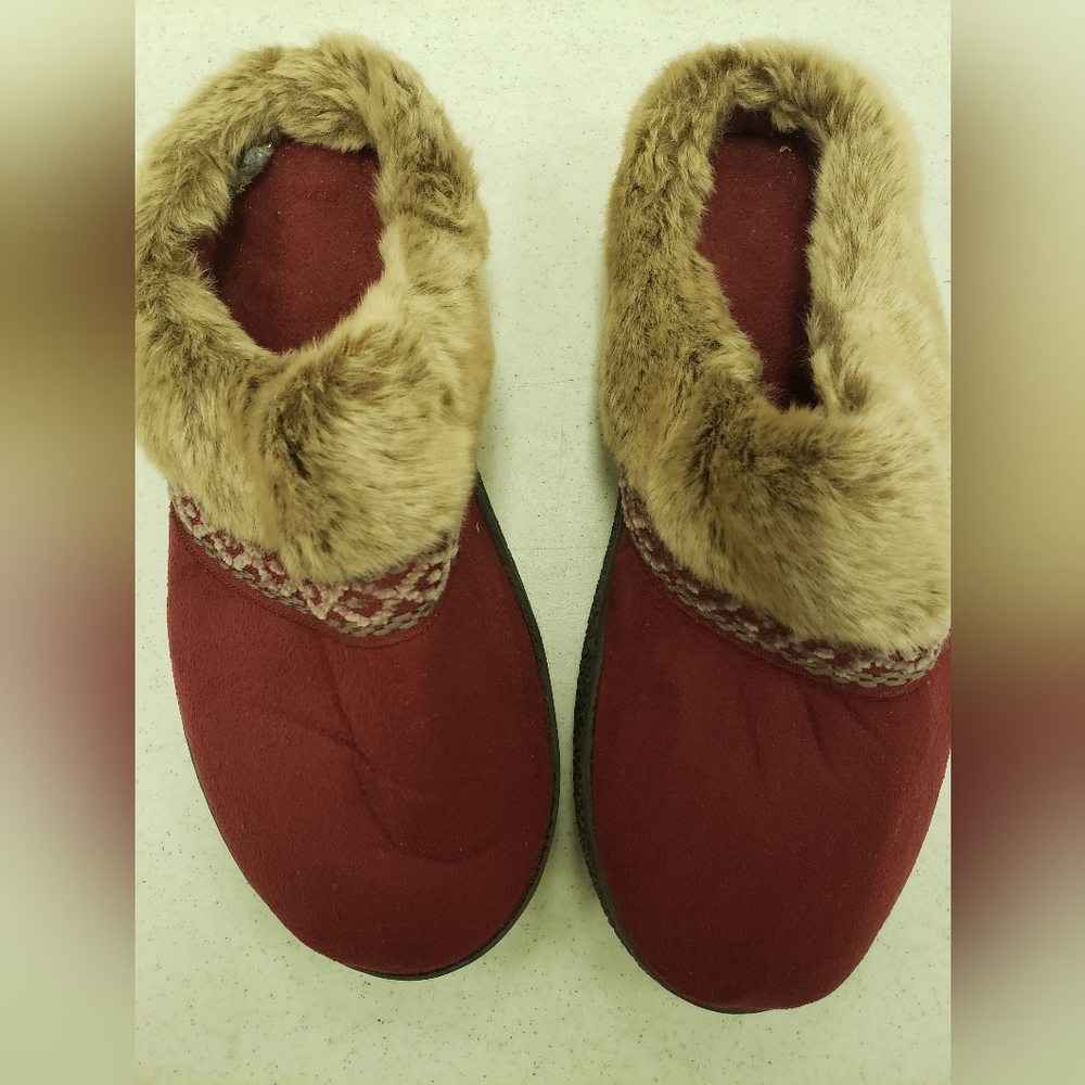 Isotoner ladies slippers. New with fur trim. Excellent condition. Size 9.5/10
